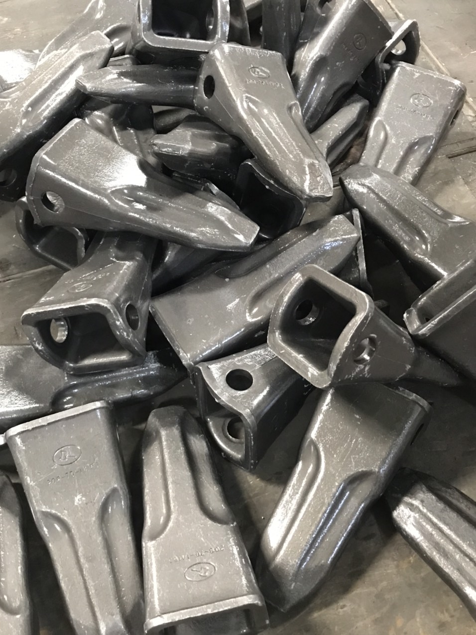 Răng gầu  máy xúc